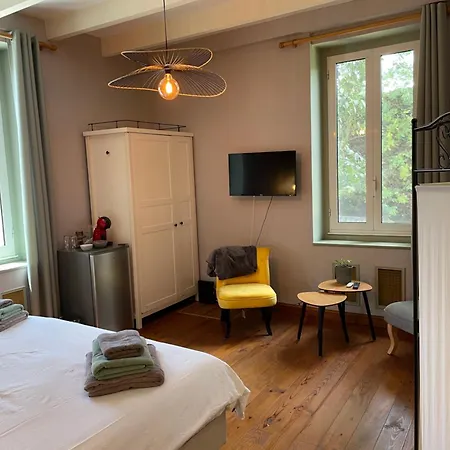 Bed & Breakfast Favau *